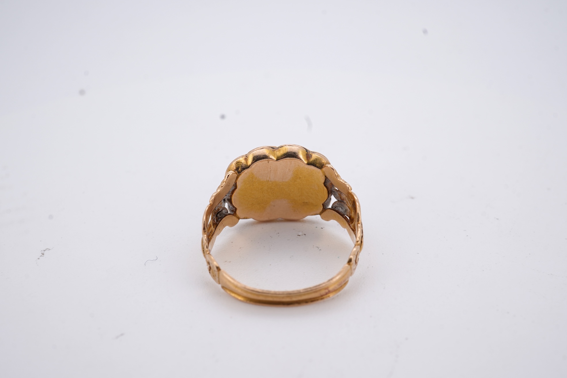 A William IV 18ct gold and black enamel 'In Memory' mourning ring, with hair beneath a central glazed panel, size N, gross weight 2.8 grams.